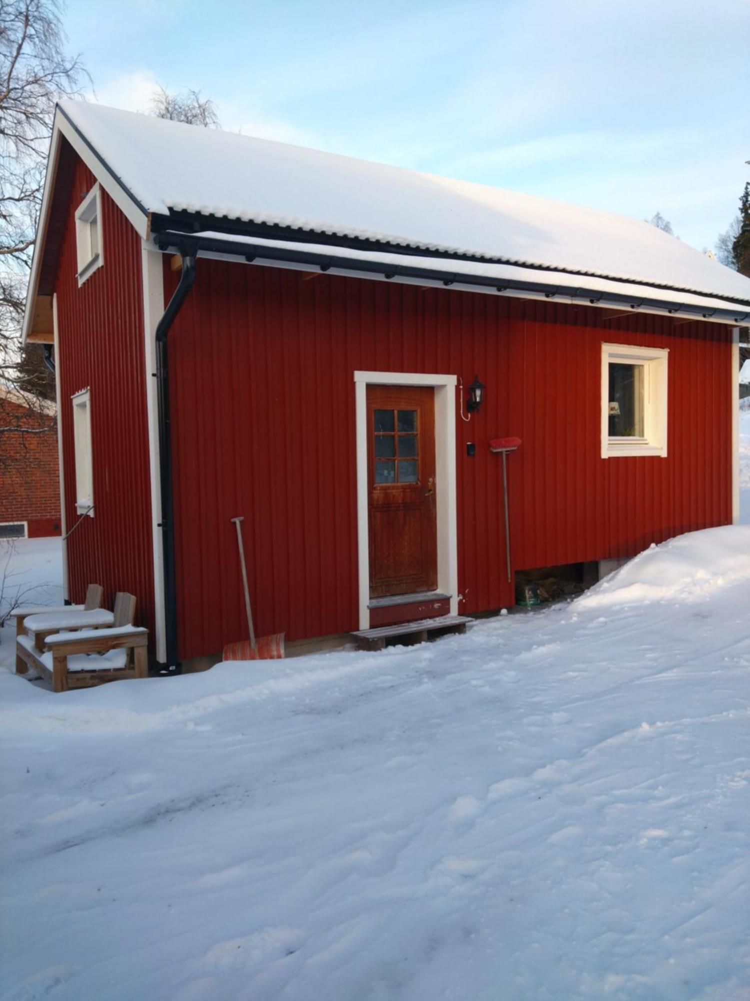 Nyrenoverad Charmig Gaeststuga Med Sovloft I Jaerpen Jarpen Экстерьер фото